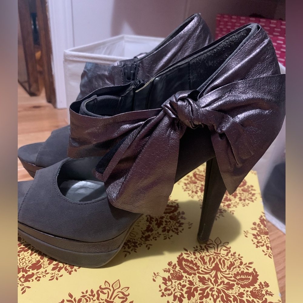 Promise Dark Gray Heels with Metallic Brown Bow Detail